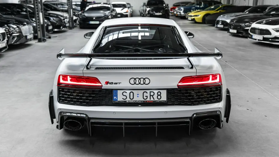 AUDI R8 -