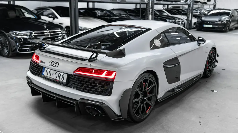 AUDI R8 -