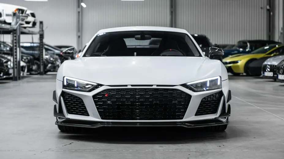 AUDI R8 -
