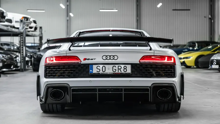 AUDI R8 -