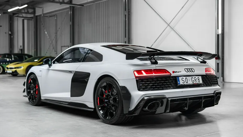 AUDI R8 -