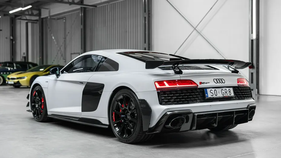 AUDI R8 -