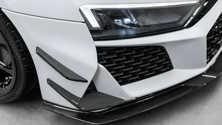 AUDI R8 -