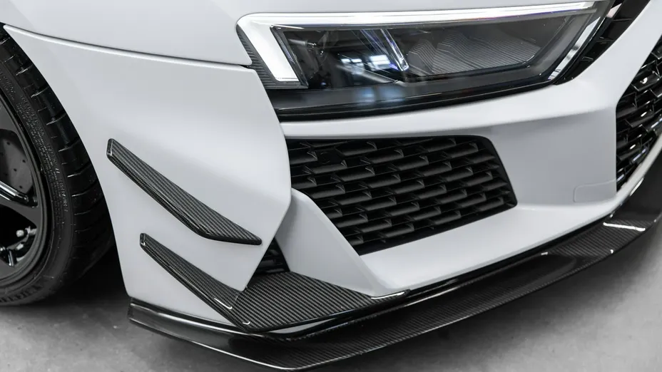 AUDI R8 -