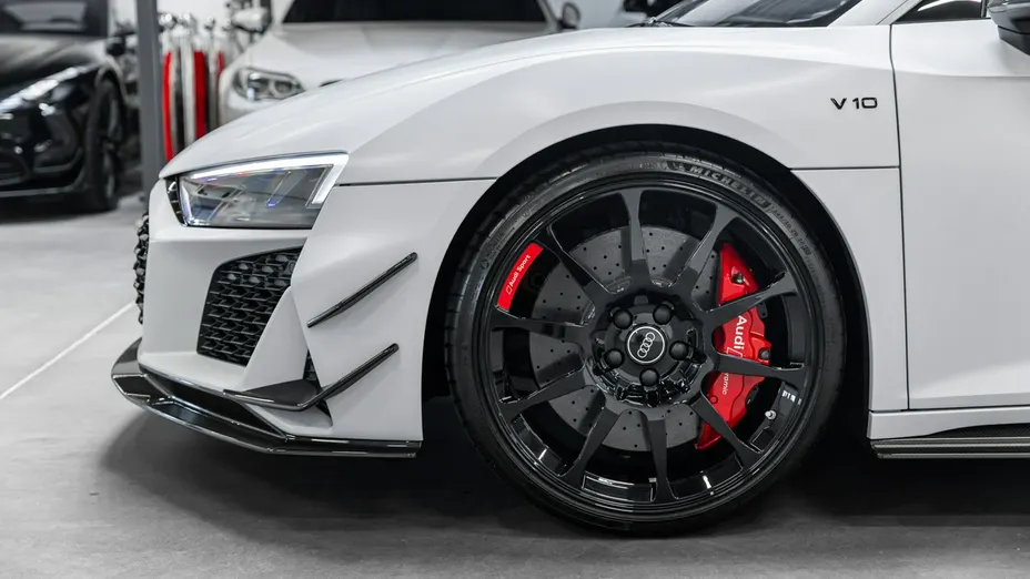 AUDI R8 -