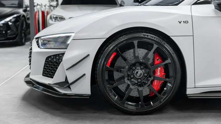 AUDI R8 -