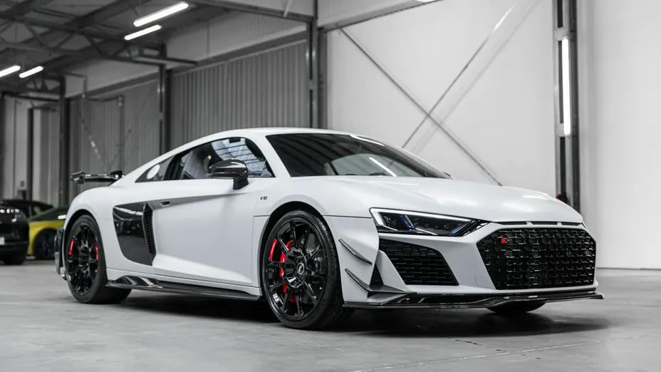 AUDI R8 -
