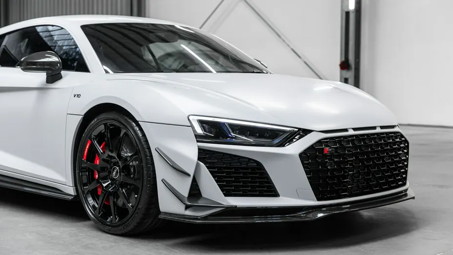 AUDI R8 -