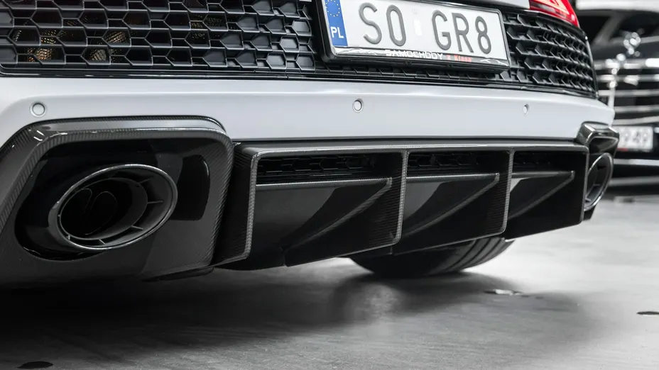 AUDI R8 -