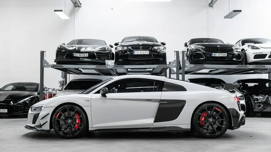 AUDI R8 -