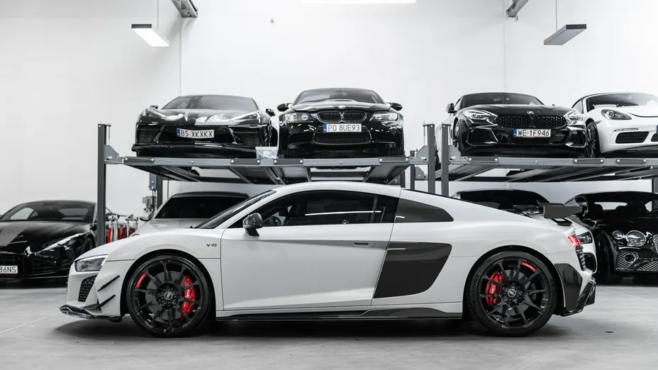 AUDI R8 -