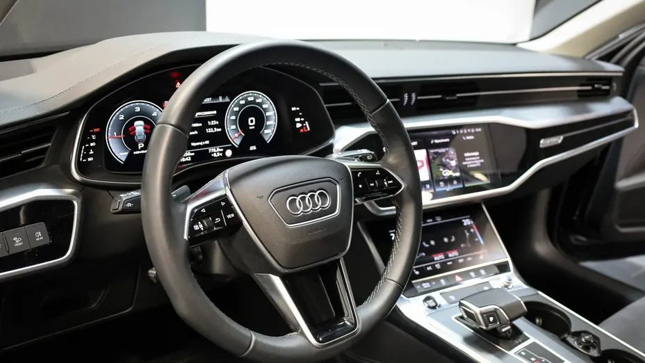 AUDI A6 -