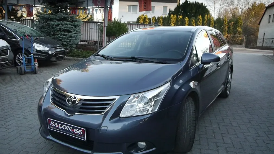 TOYOTA Avensis -