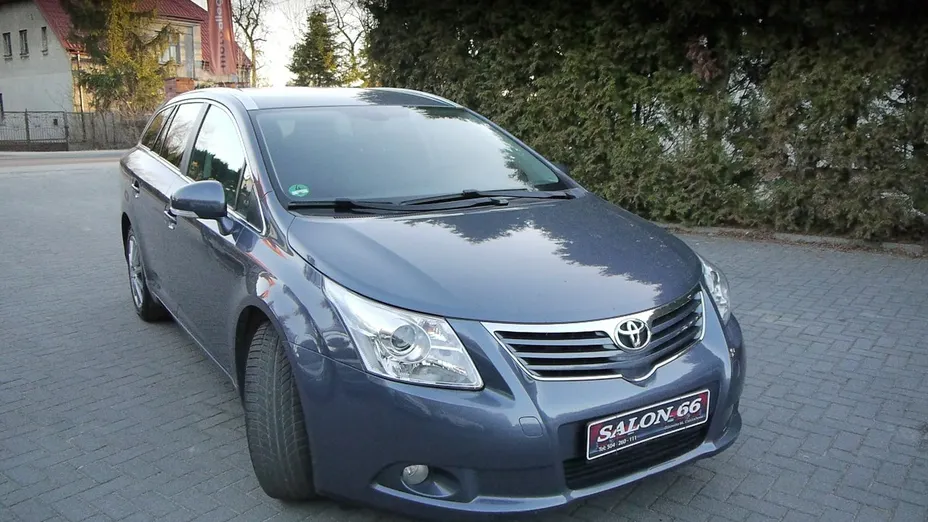 TOYOTA Avensis -
