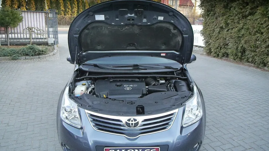 TOYOTA Avensis -