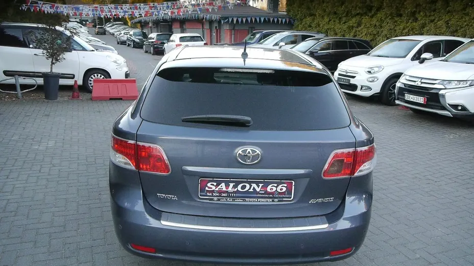 TOYOTA Avensis -