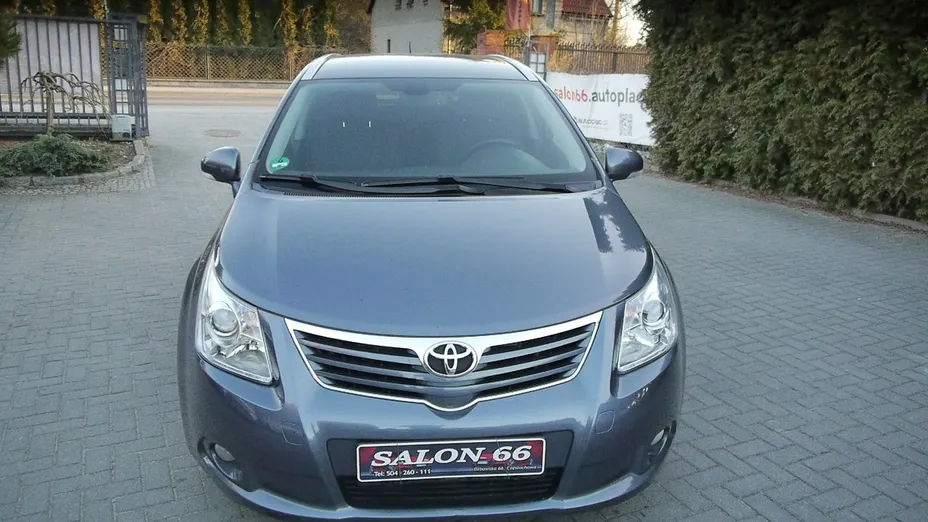 TOYOTA Avensis -