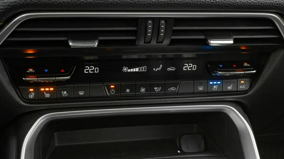 MAZDA CX-60 -