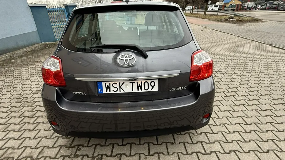 TOYOTA Auris -