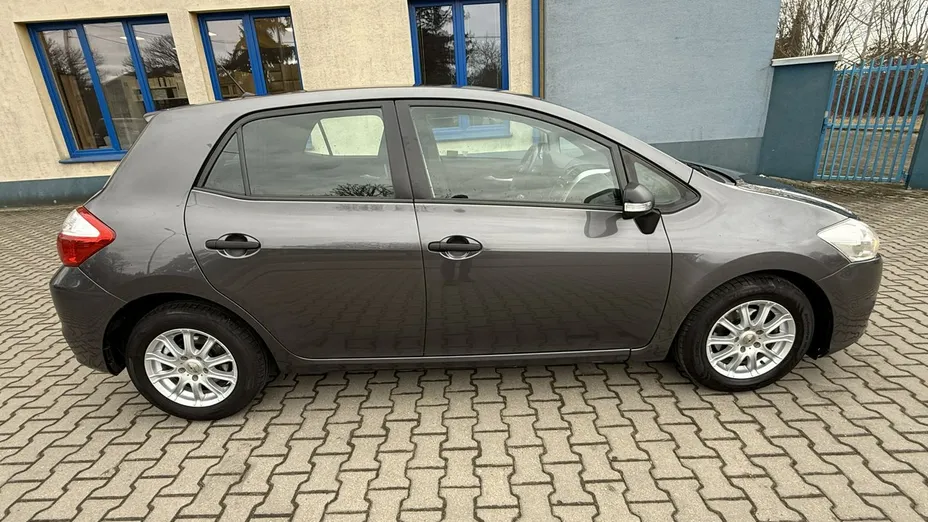 TOYOTA Auris -