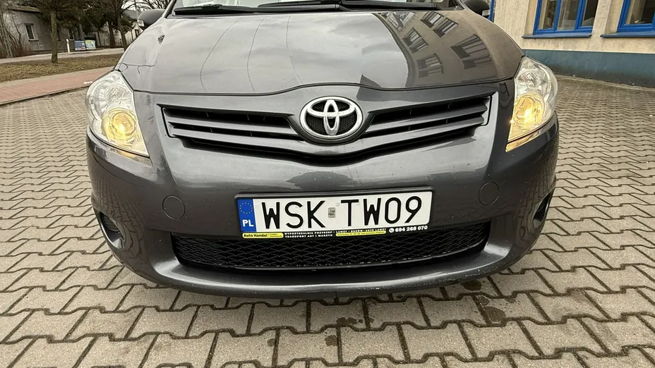 TOYOTA Auris -