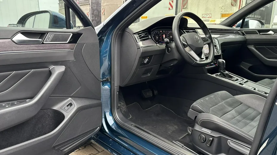 VOLKSWAGEN Passat -