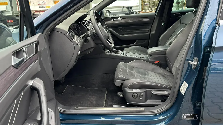 VOLKSWAGEN Passat -