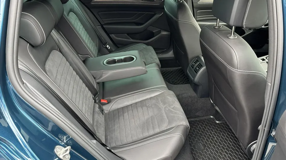 VOLKSWAGEN Passat -
