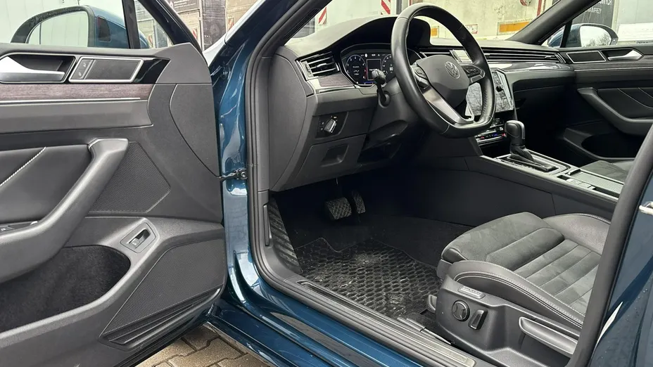 VOLKSWAGEN Passat -