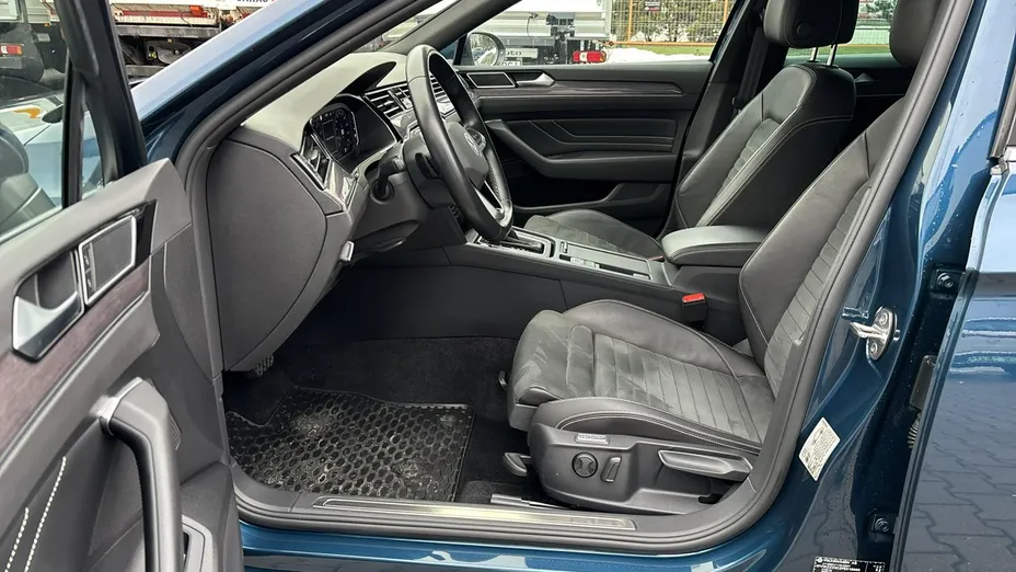 VOLKSWAGEN Passat -