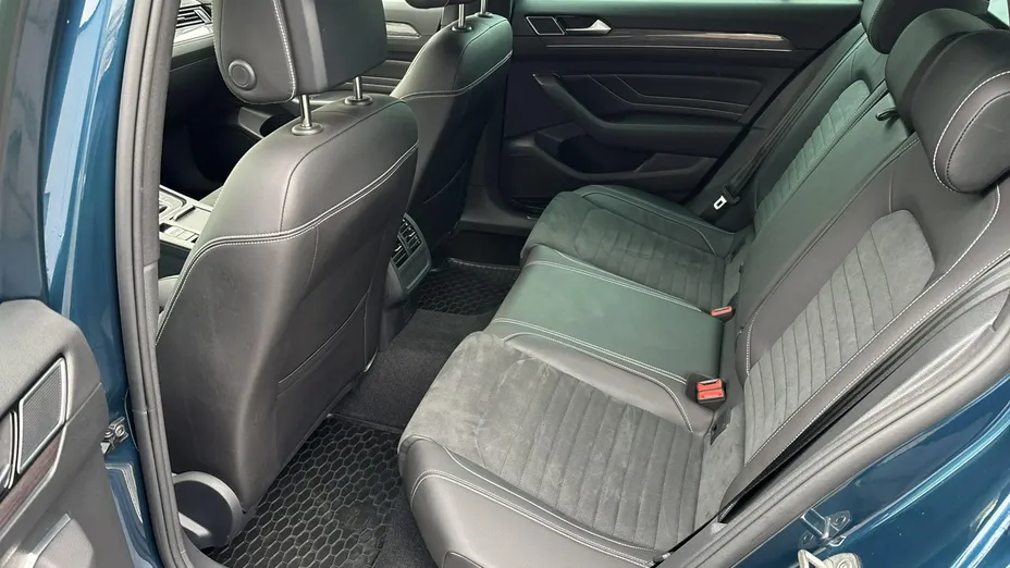 VOLKSWAGEN Passat -