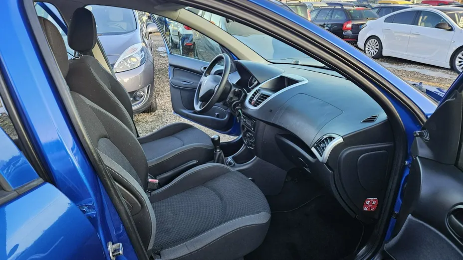 PEUGEOT 206+ -