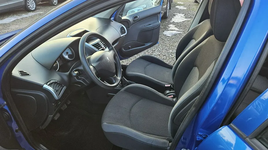 PEUGEOT 206+ -
