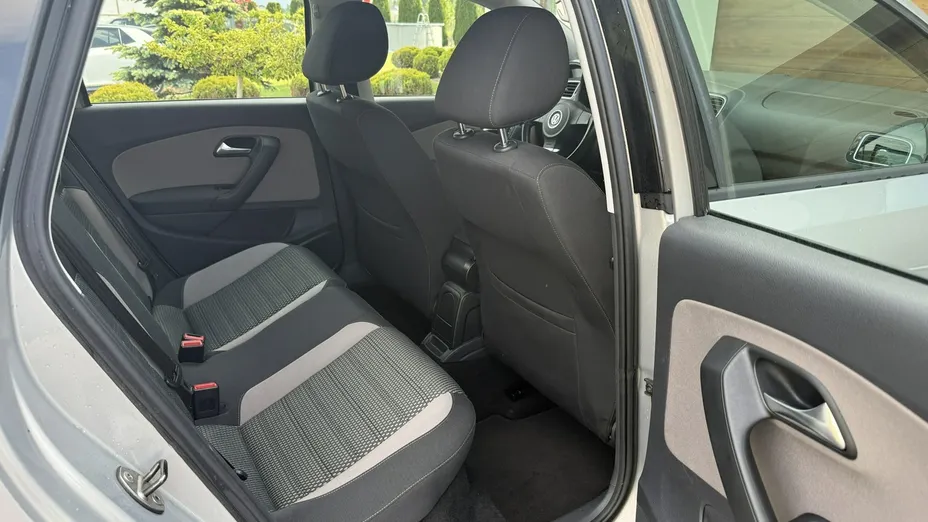 VOLKSWAGEN Polo -