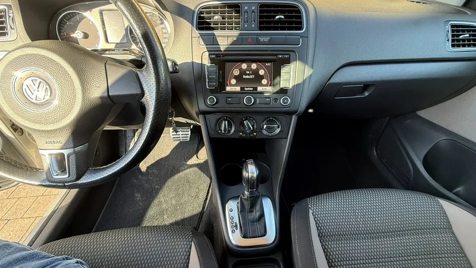 VOLKSWAGEN Polo -