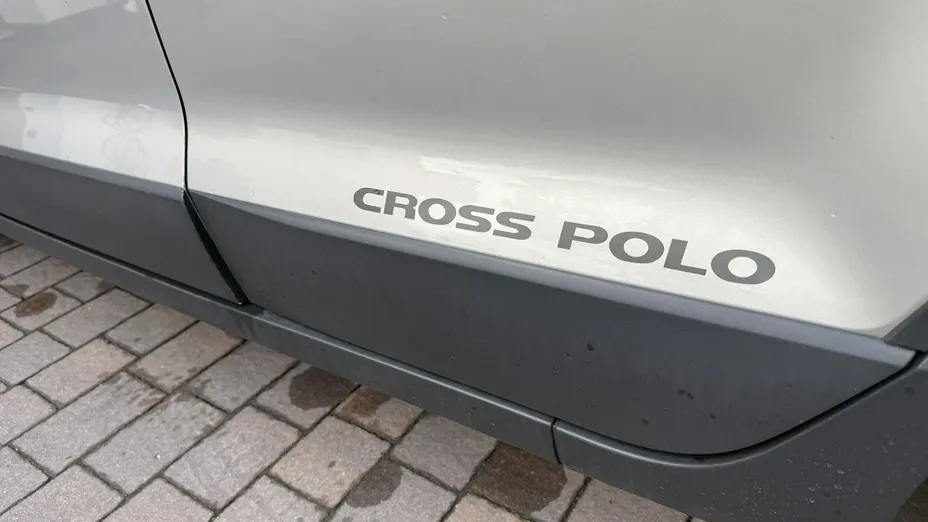 VOLKSWAGEN Polo -