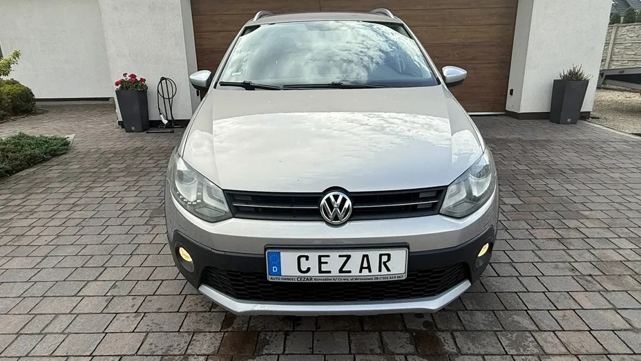VOLKSWAGEN Polo -