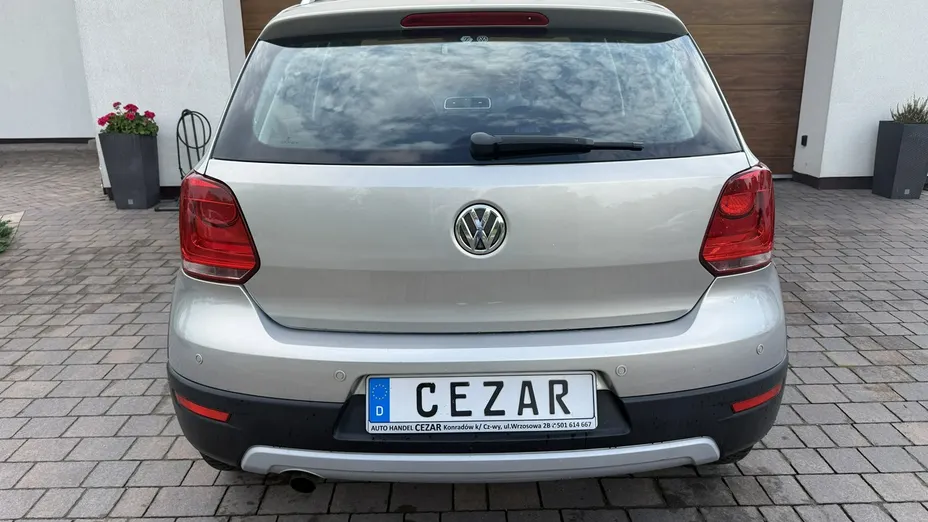 VOLKSWAGEN Polo -