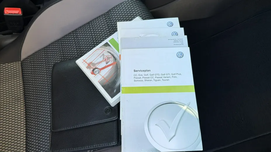 VOLKSWAGEN Polo -