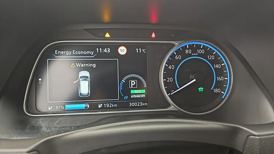 NISSAN Leaf -