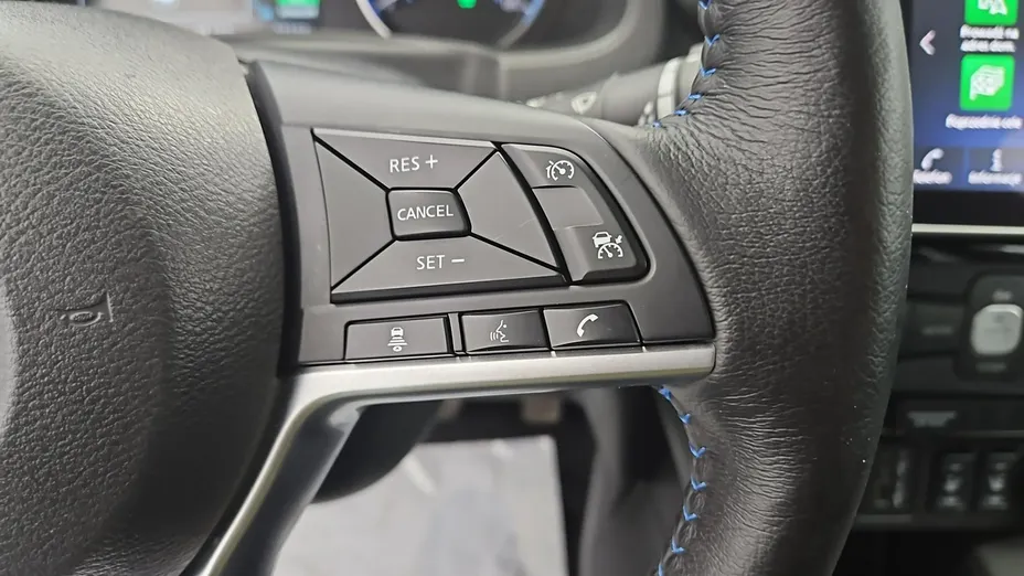 NISSAN Leaf -