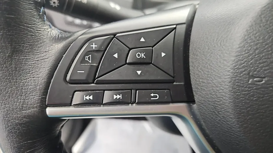 NISSAN Leaf -