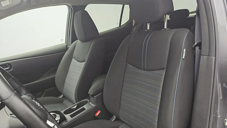 NISSAN Leaf -