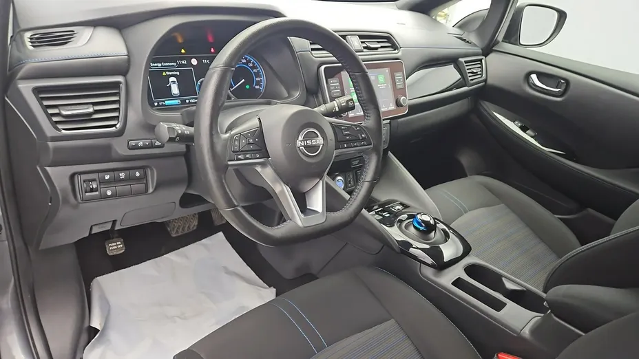 NISSAN Leaf -