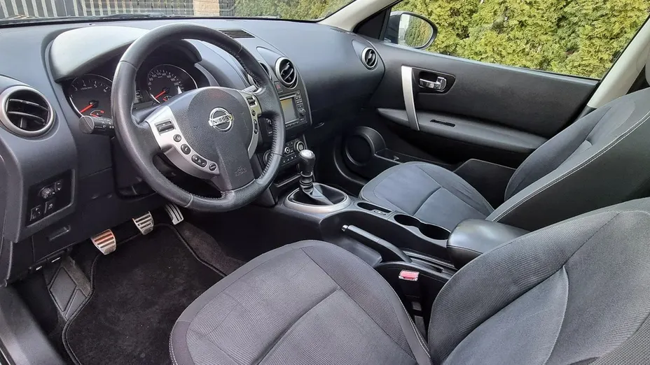 NISSAN Qashqai -