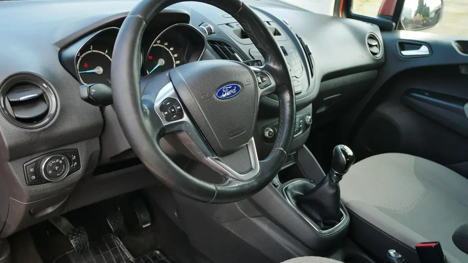 FORD Tourneo Courier -