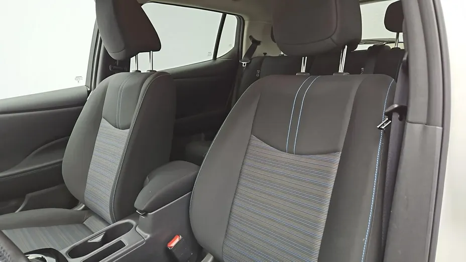 NISSAN Leaf -