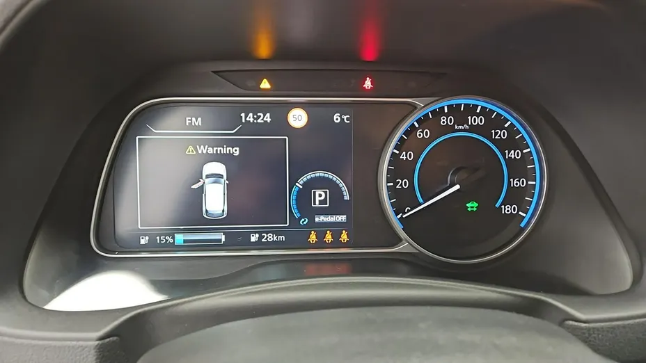 NISSAN Leaf -