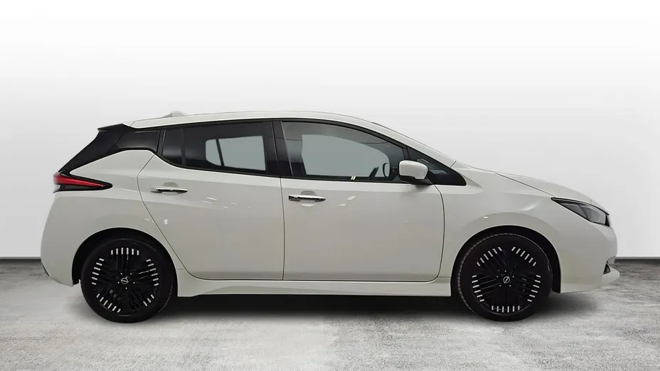 NISSAN Leaf -
