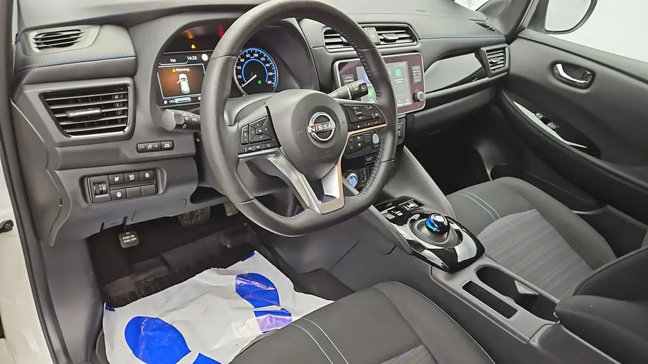 NISSAN Leaf -